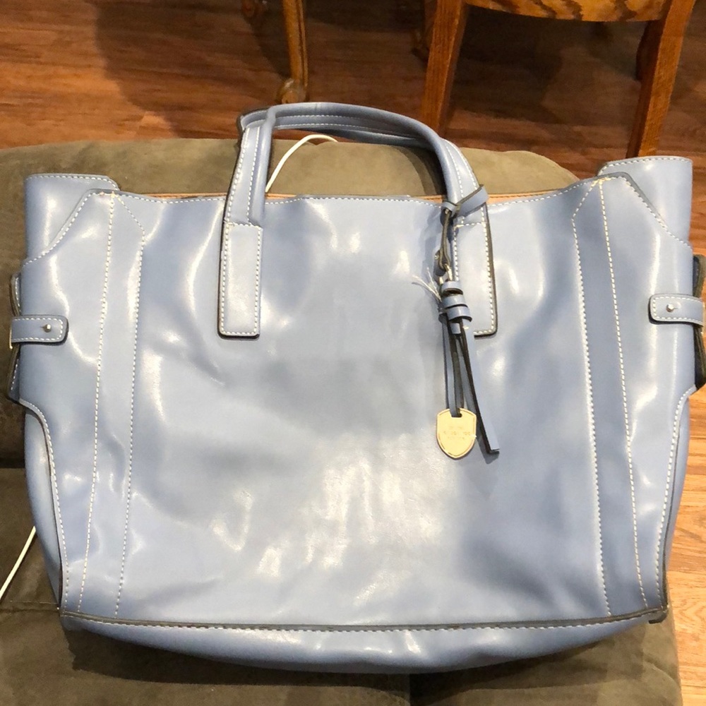 London Fog Blue Soft Leather Tote. Beautiful purse. Good condition